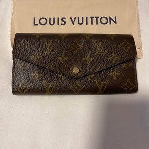 BRAND NEW - NEVER OUT OF THE BOX LOUIS VUITTON WALLET
